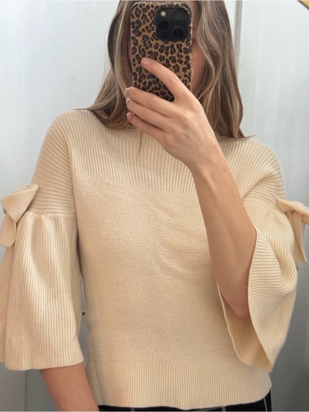 Chic Club Monaco Cream Bow-Sleeve Scoop Neck Wool Sweater